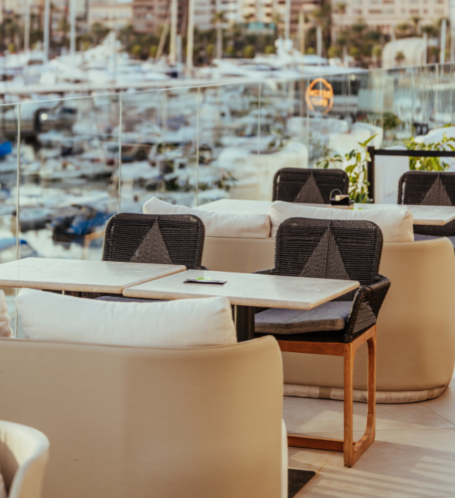 Muebles creados a medida por Oubaitori para el Rooftop del restaurante Beton Brut