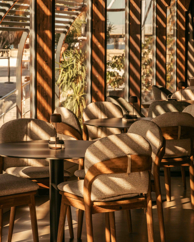 Muebles diseñados y fabricados a medida para el interior del restaurante Béton Brut